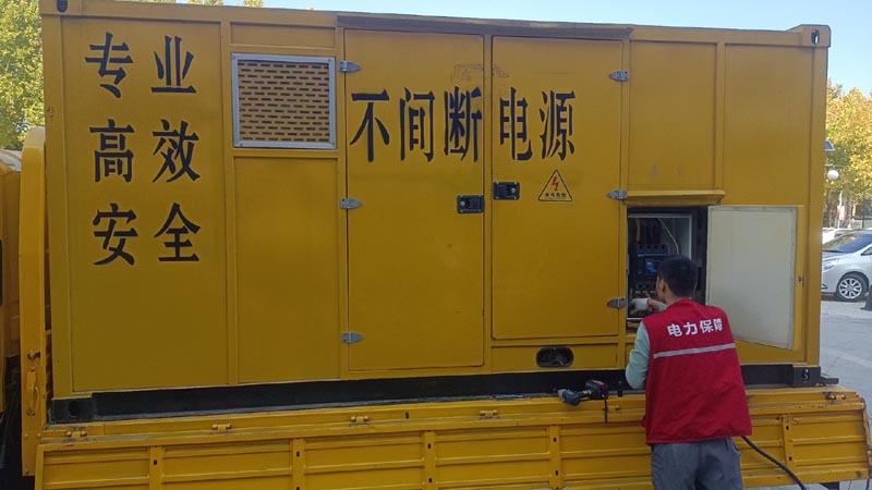 越城柴油发电机组和UPS电源配合使用时，如何避免切换过程中的电力中断？